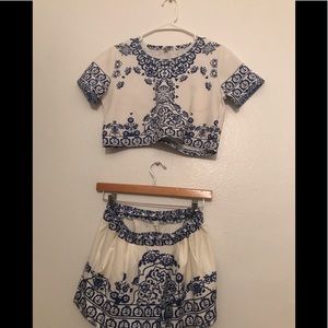 Blue and white set